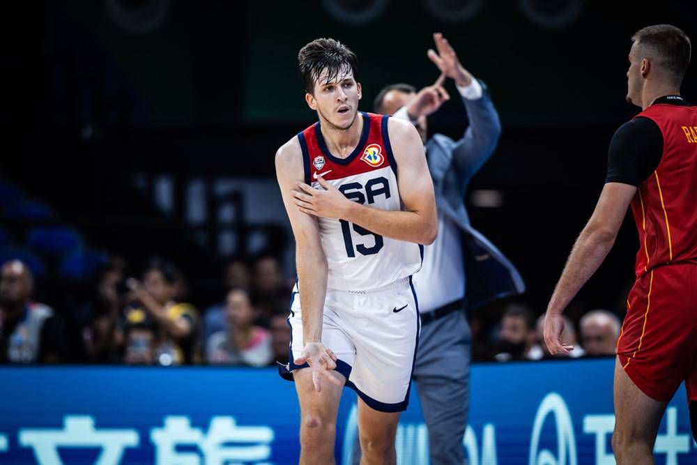 多名NBA高管：鹈鹕几乎不可能裁掉锡安据TA记者MikeVorkunov报道，由于锡安上赛季仅出战了29场比赛，他后三个赛季（2025-26、2026-27、2027-28）的合同将不再受保障。